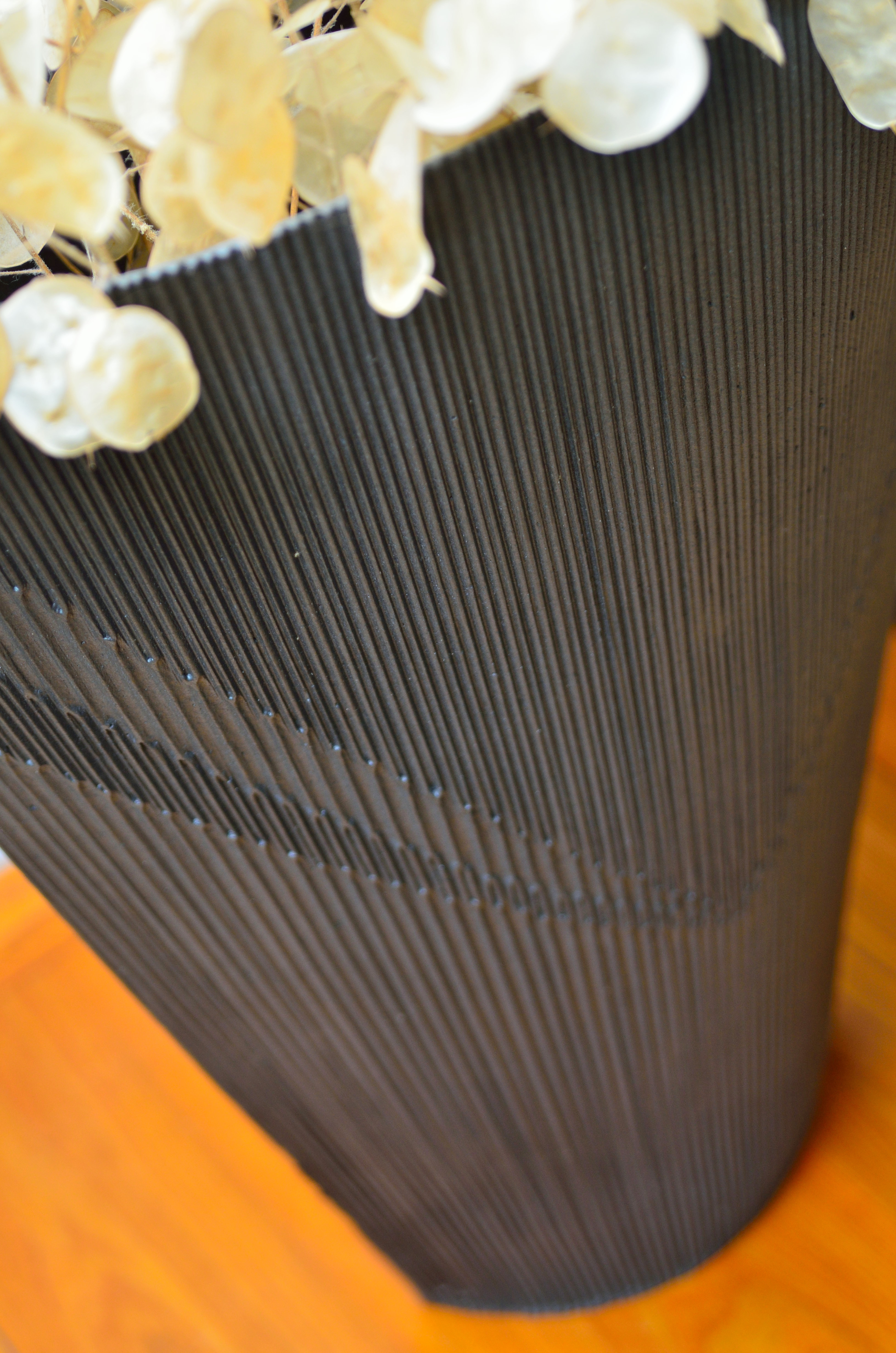 彫線文深鉢